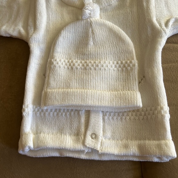 NEWBORN BABY SWEATER WITH HAT INCLUDED - Picture 2 of 6
